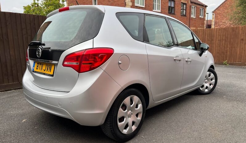 Vauxhall Meriva Exclusiv, Manual, 5-Door, 1.4-Litre Petrol, 99 BHP full